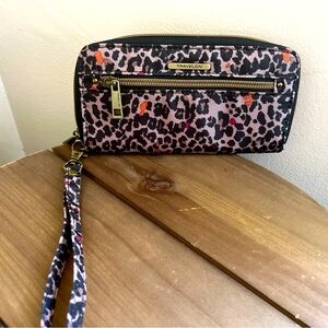 Travelon RFID Blocking Anti-theft Wristlet Wallet Clutch Protect ID Leopard